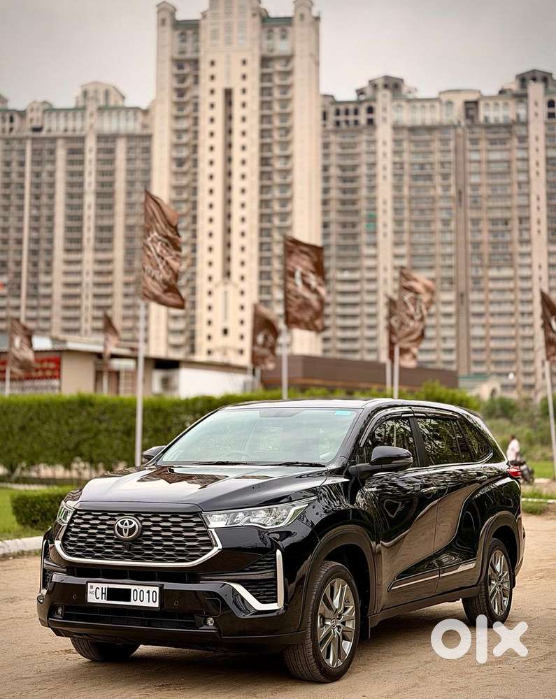 Toyota Innova Hycross, 2025