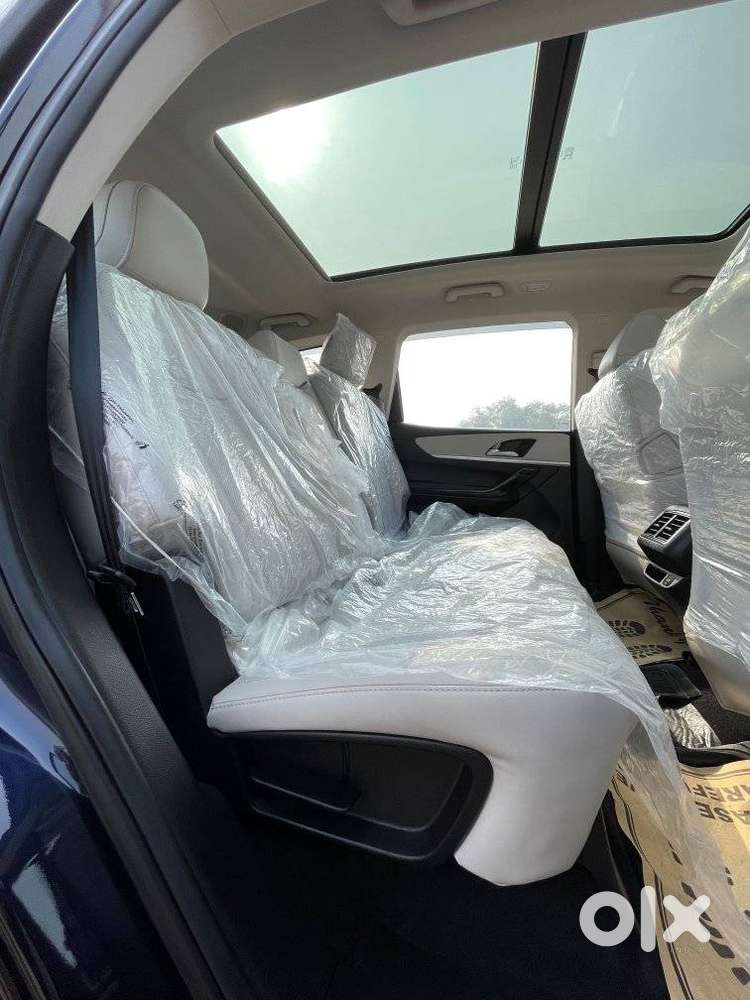 Mahindra Xuv700 2.0 Ax 7 Petrol At Luxury Pack Str, 2024, Petrol