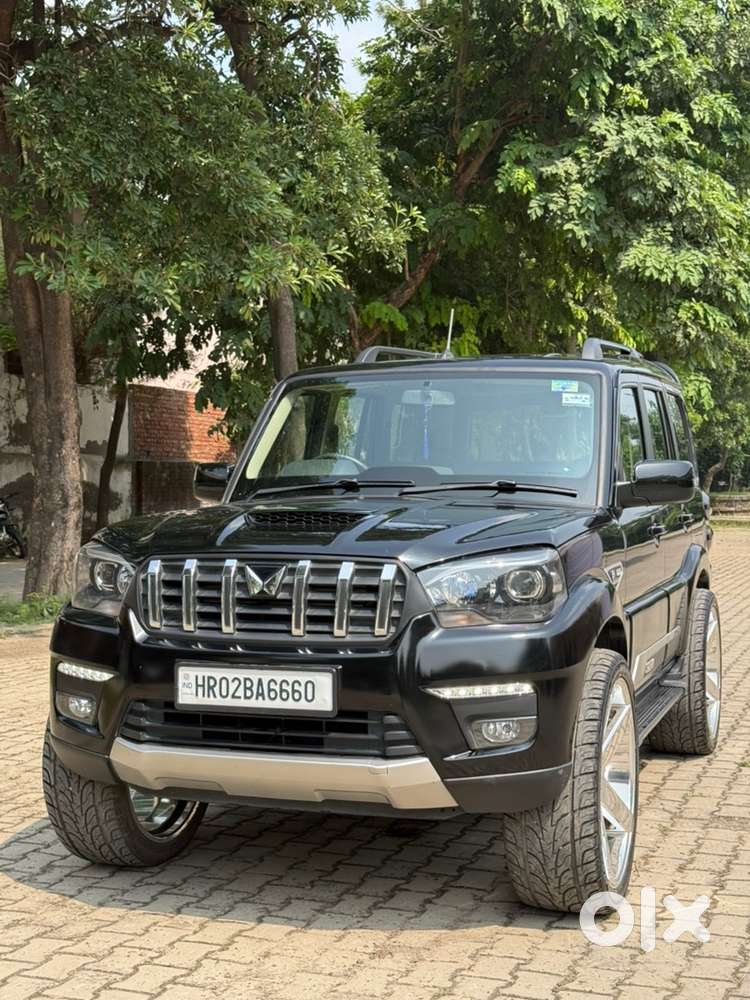 Scorpio Classic S11 2025 Captain Seat 24inch Alloy Tyre 14500km Driven