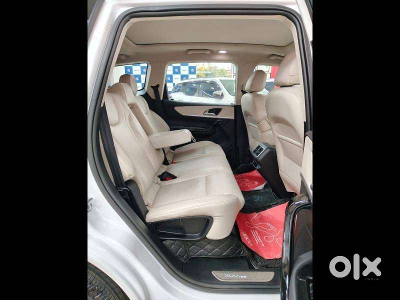 Mahindra Xuv700 2.0 Ax 7 Petrol At Str, 2023, Petrol