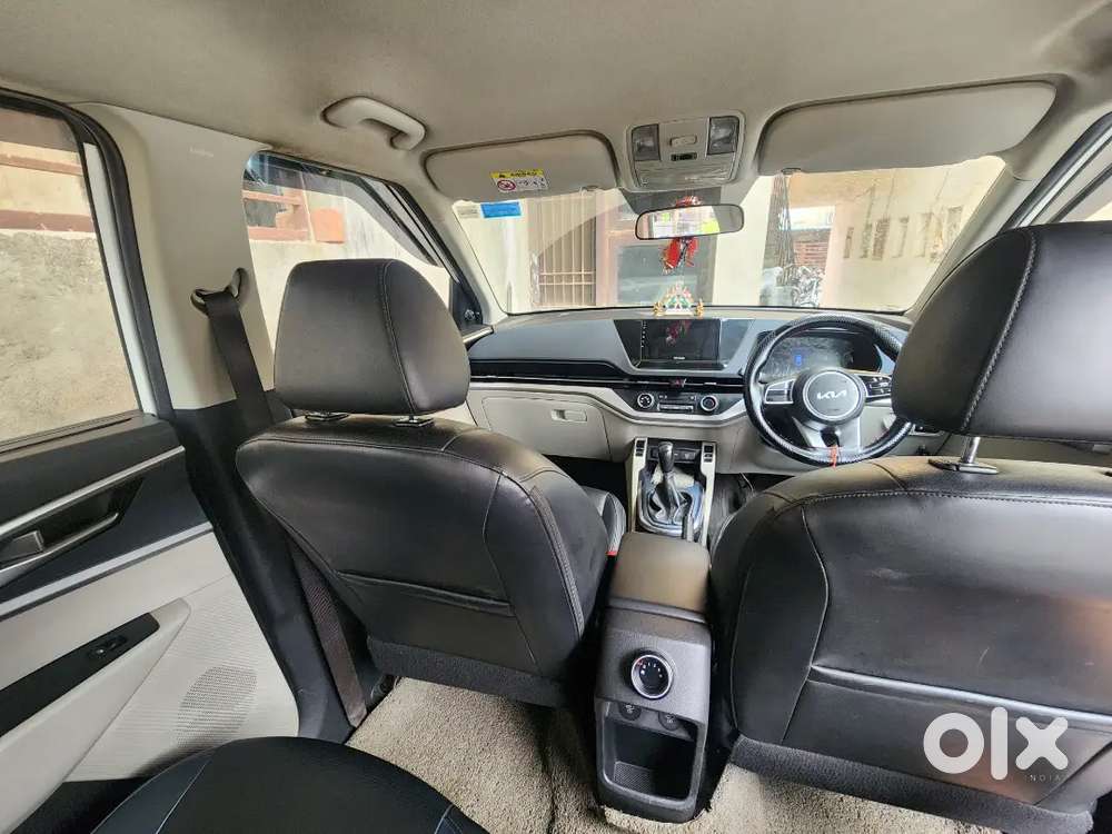 Kia Carens 2024 Petrol Well Maintained