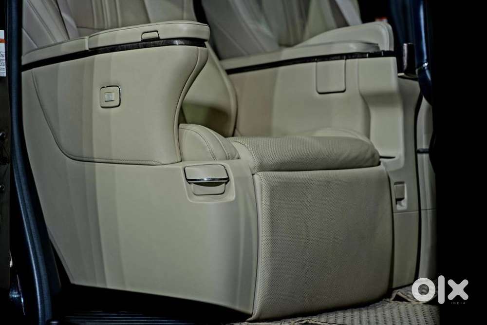 Toyota Vellfire 2.5 Executive Lounge, 2021, Petrol