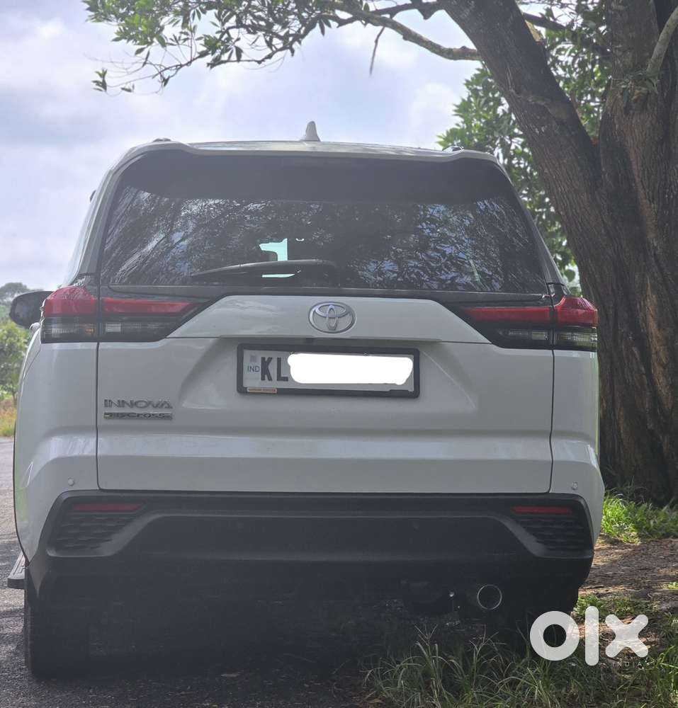 Toyota Innova Hycross 2025