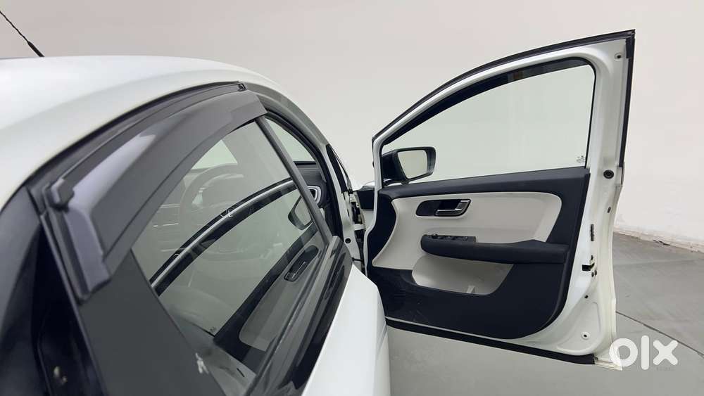 Tata Altroz Xz, 2022, Petrol