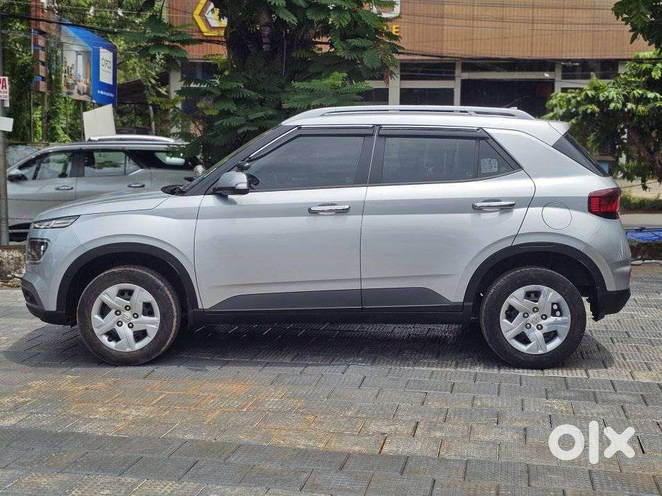 Hyundai Venue 1.2 S Plus, 2021, Petrol