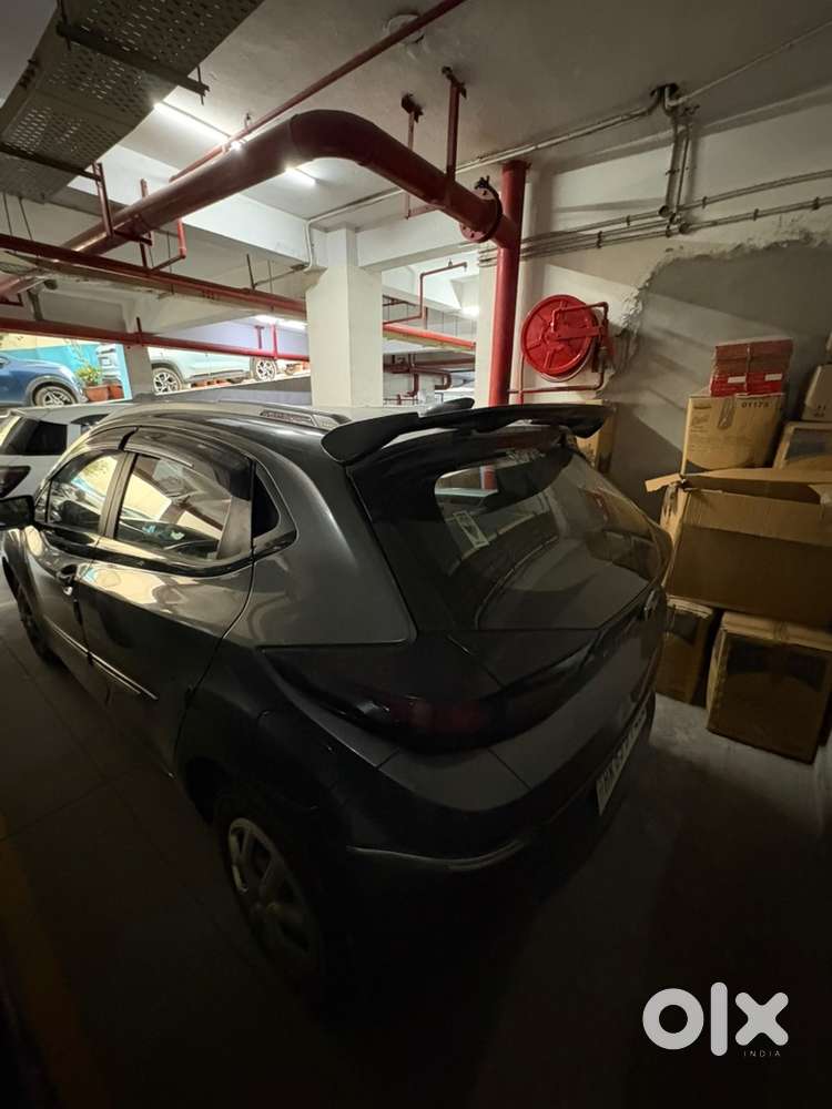 Tata Altroz Xe Petrol 2024