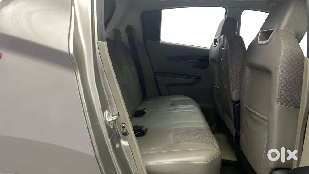 Mahindra Kuv 100 Mfalcon G80 K4, 2016, Petrol