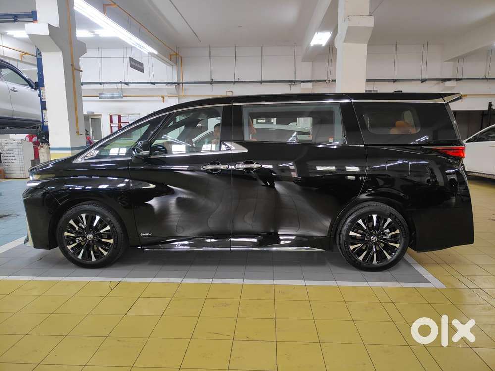 Toyota Vellfire Vip – Executive Lounge, 2025, Petrol
