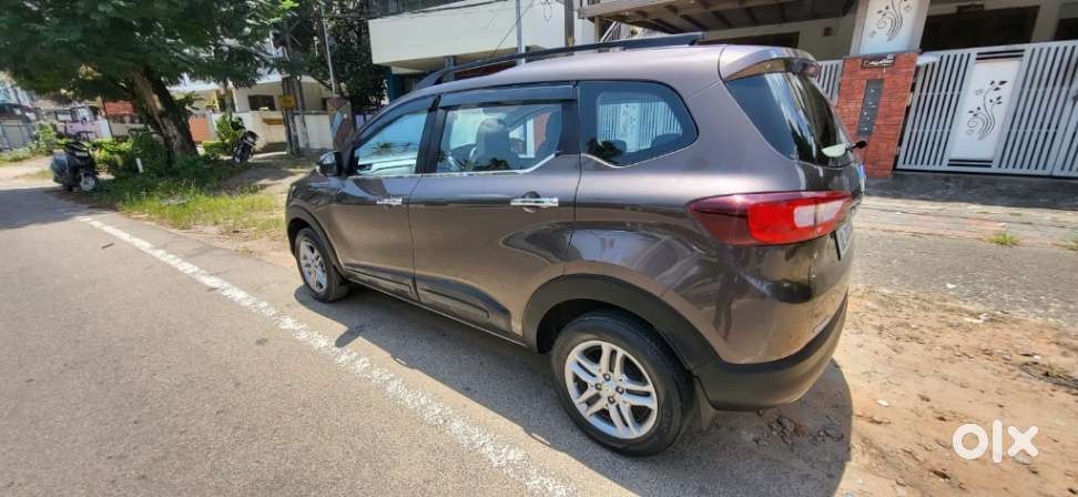 Renault Triber Rxz, 2023, Petrol
