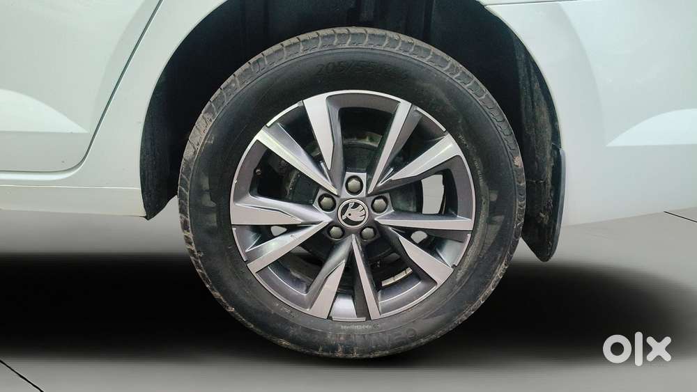 Skoda Slavia Style 1.0l Tsi Mt, 2022, Petrol
