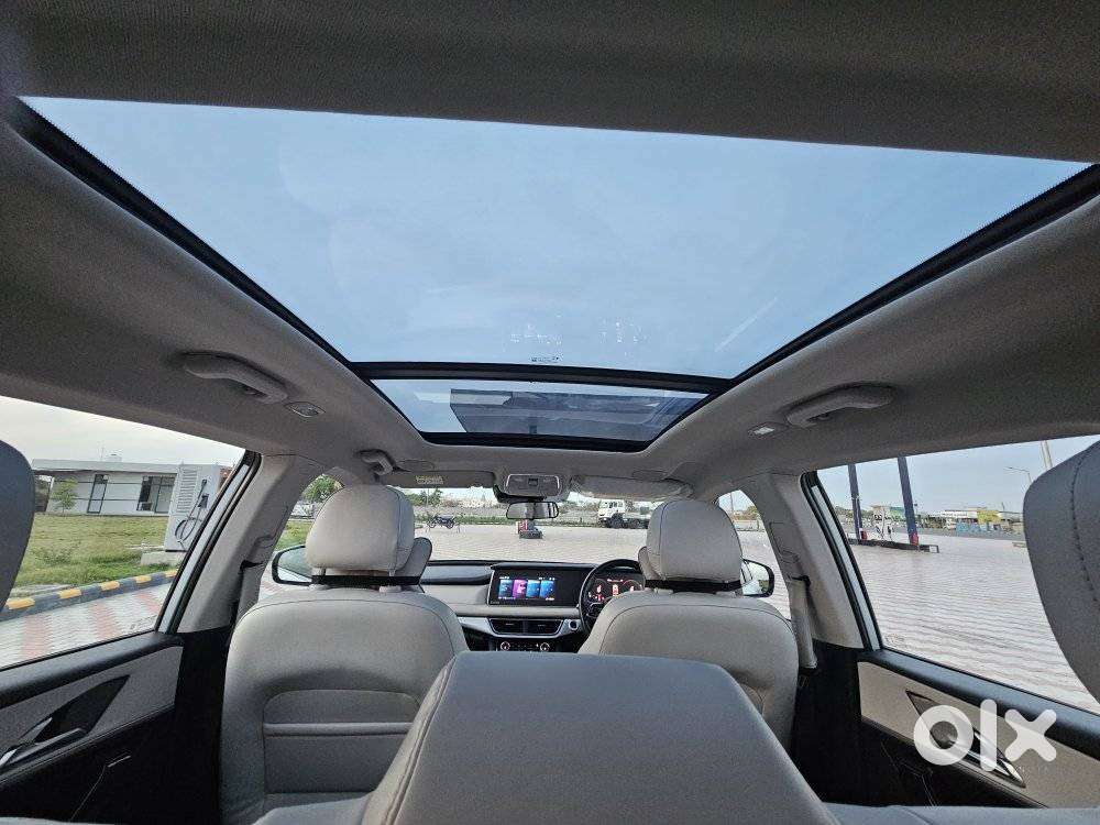 Mahindra Xuv700 2.2 Ax 7 Diesel Mt Luxury Pack Str, 2025, Diesel