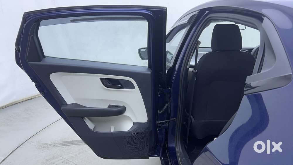 Tata Altroz 1.2 Xm, 2025, Petrol