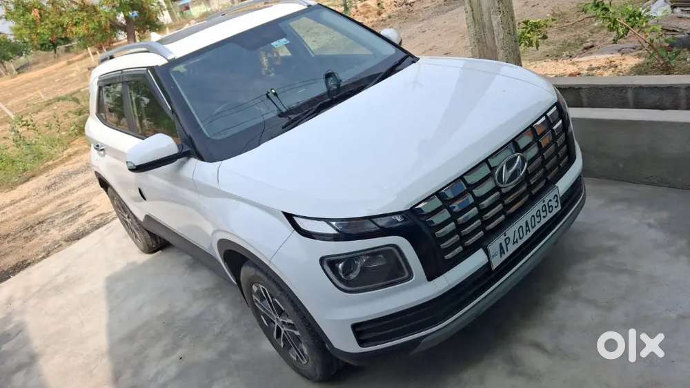 Hyundai Venue 2023 Petrol 8000 Km Driven Automatic Driving