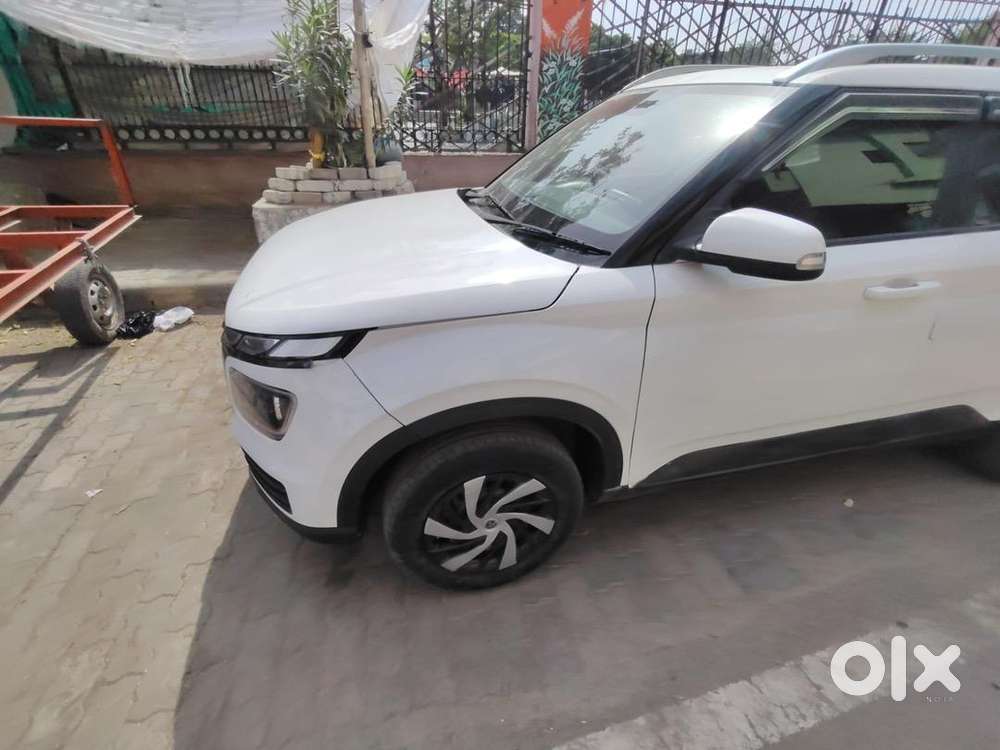 Hyundai Venue 2023 Petrol 30000 Km Driven