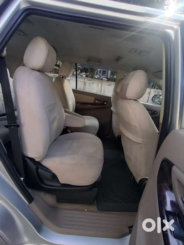 Toyota Innova 2015 V Diesel 7 Str 84000 Km Driven Excellent Condition