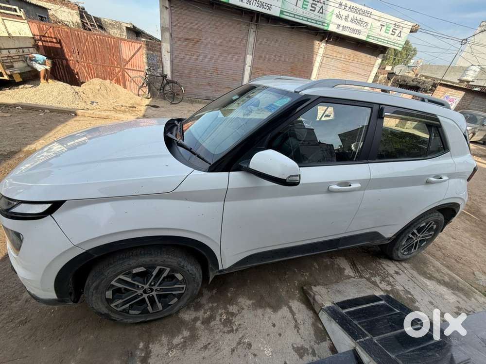 Hyundai Venue 2024 Diesel Well Maintained Tyer New