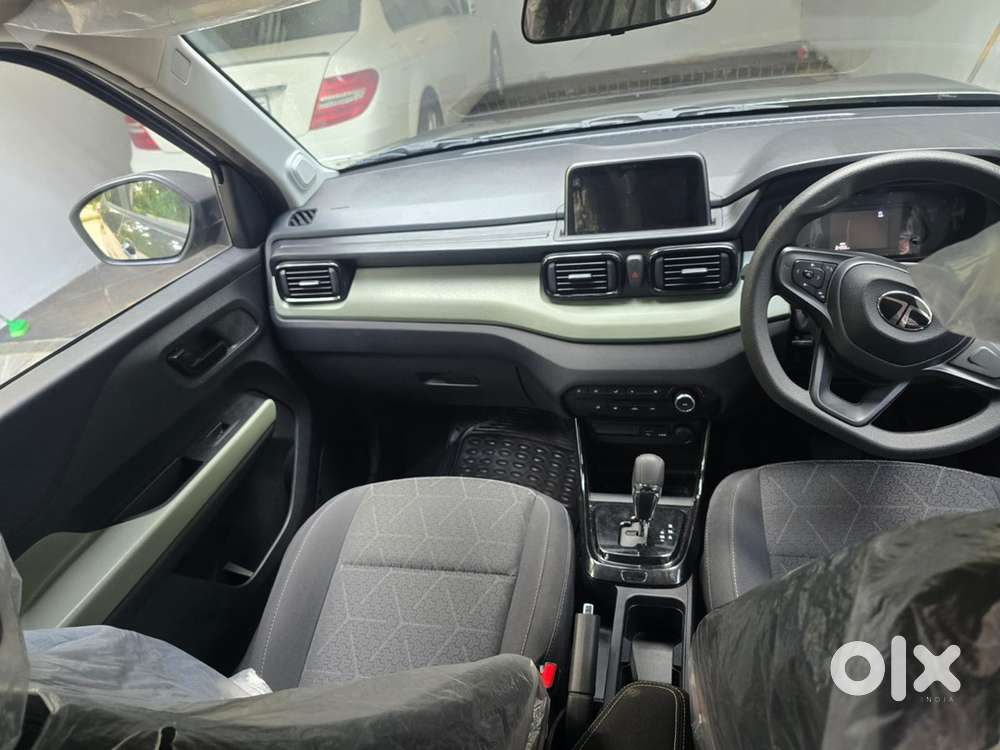 Tata Punch Facelift Petrol 2025