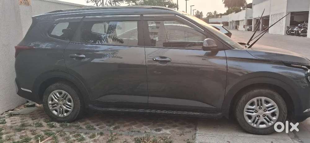 Kia Carens 2023 Petrol Well Maintained