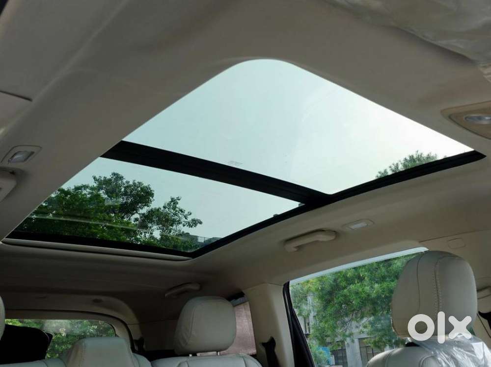 Mahindra Xuv700 Ax 5 Petrol Mt 7 Str (e), 2022, Petrol