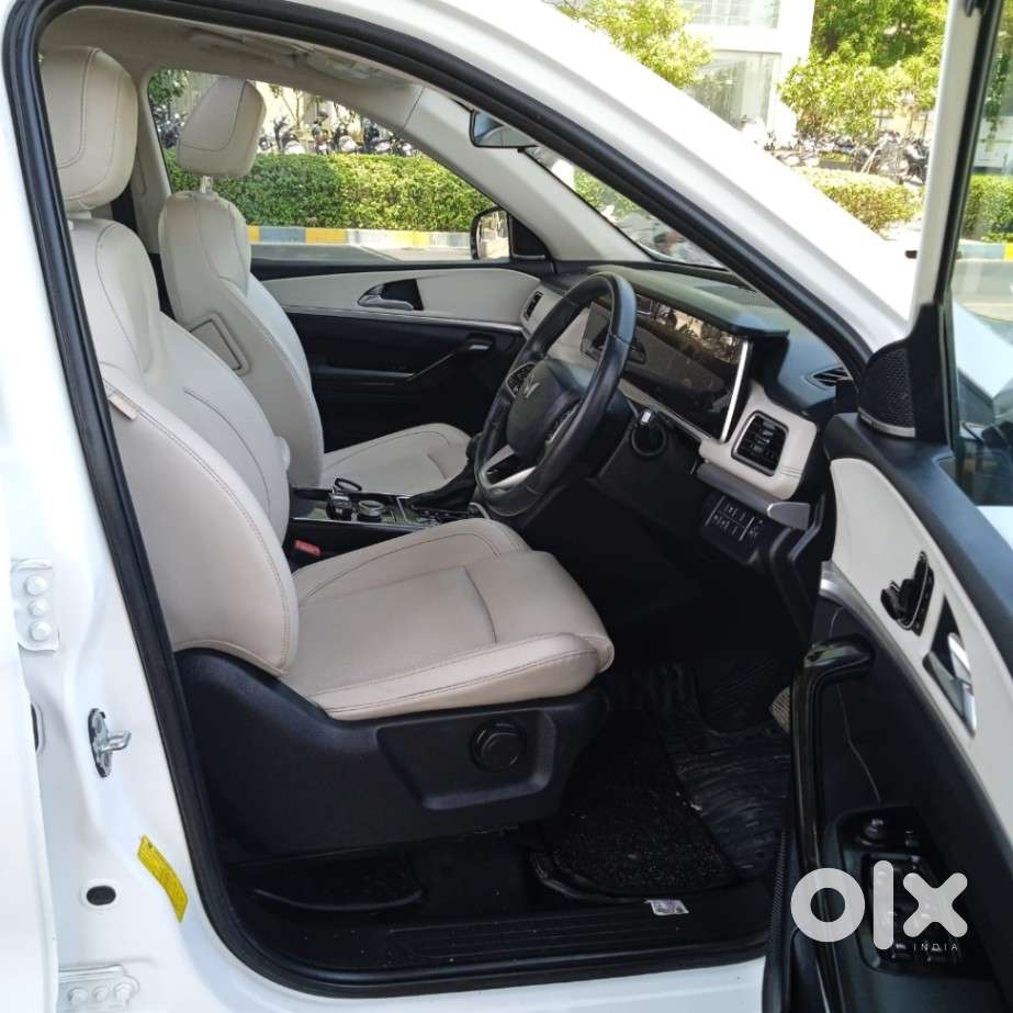 Mahindra Xuv700 2.0 Ax 7 Petrol At Luxury Pack Str, 2023, Petrol