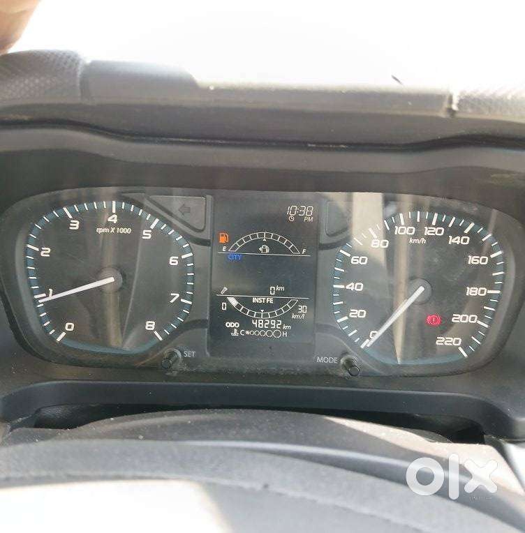 Tata Altroz, 2022, Petrol