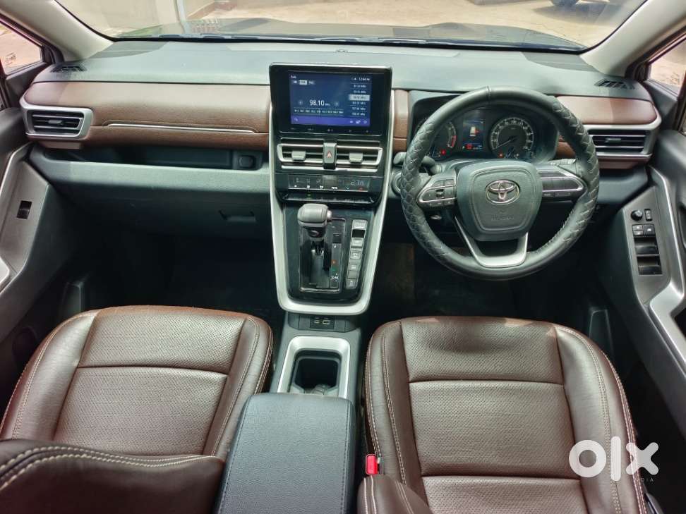 Toyota Innova Hycross Gx (o), 2025, Petrol