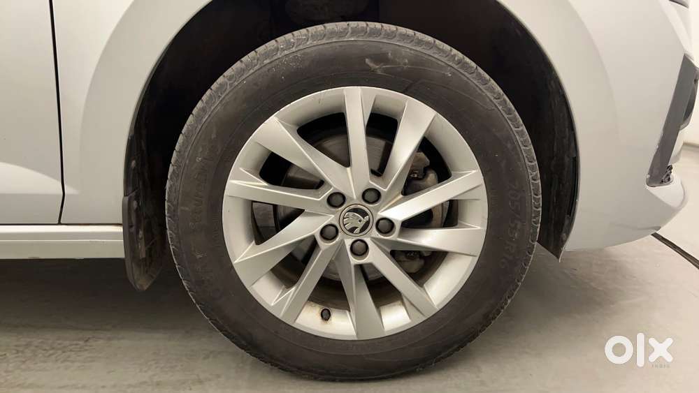 Skoda Slavia Ambition 1.0l Tsi At, 2022, Petrol