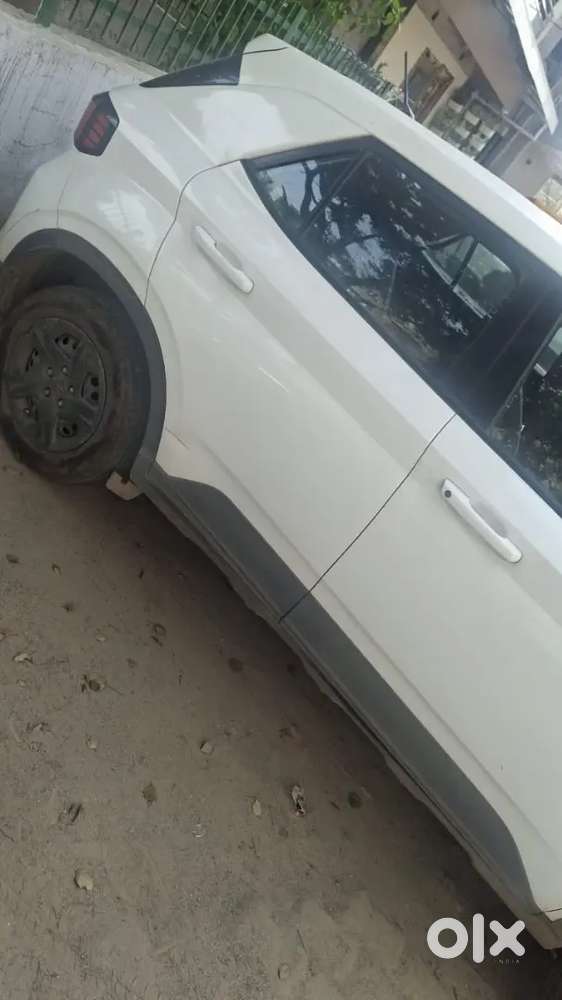 Hyundai Venue 2023 Petrol 24000 Km Driven