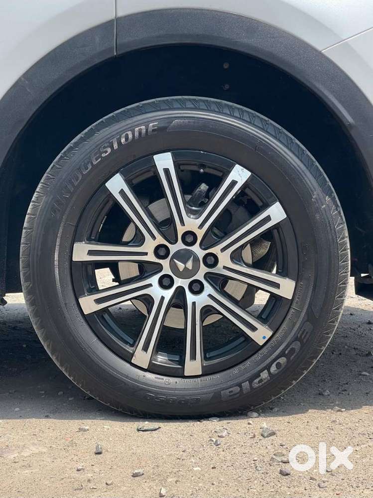 Mahindra Xuv700 Ax 5 Petrol Mt 7 Str (e), 2022, Petrol