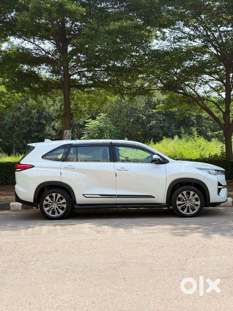 Toyota Innova Hycross 2.0 Zx Hybrid 7 Str, 2025, Petrol