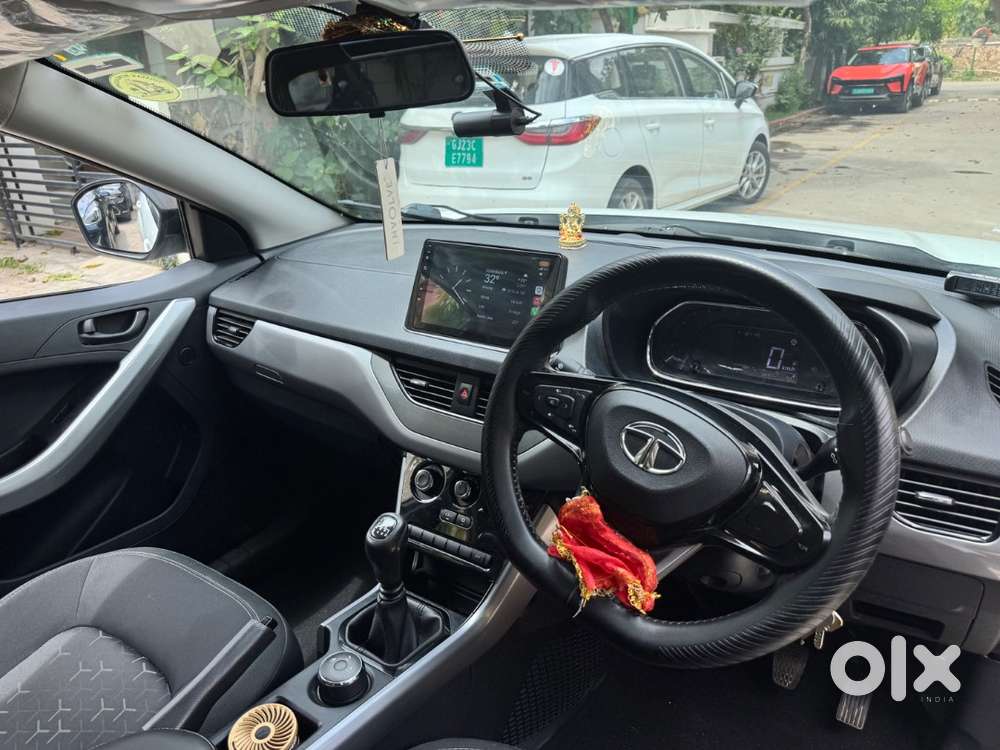 2022 Tata Nexon Petrol – Calgary White