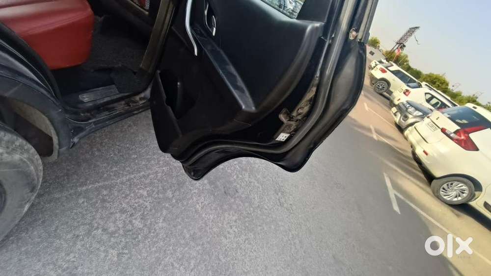 Mahindra Xuv500 2018 Diesel 80000 Km Driven