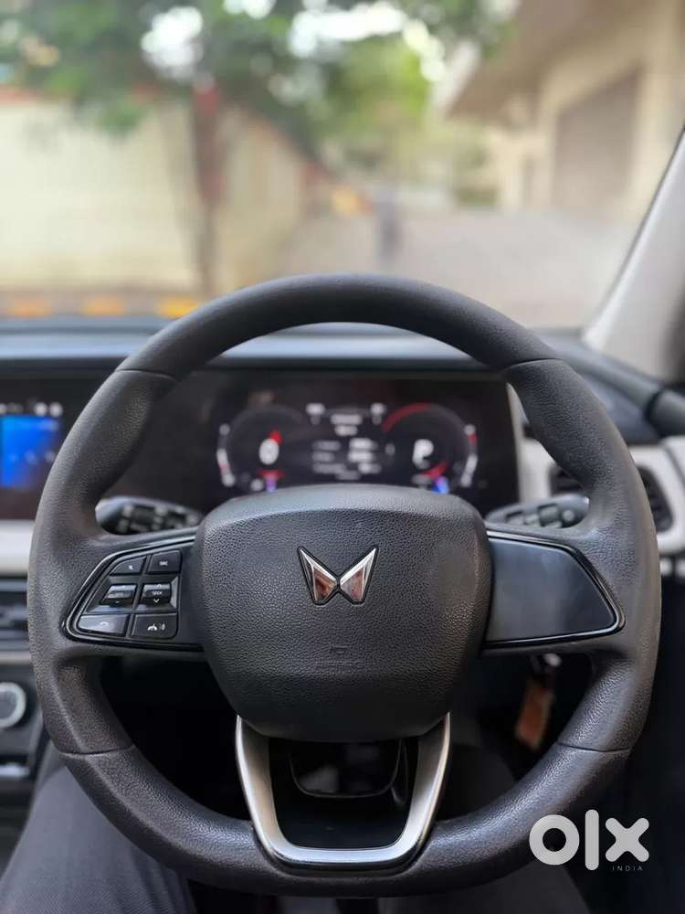 Mahindra Xuv700 2.2 Ax 5 Diesel At Str, 2023, Diesel