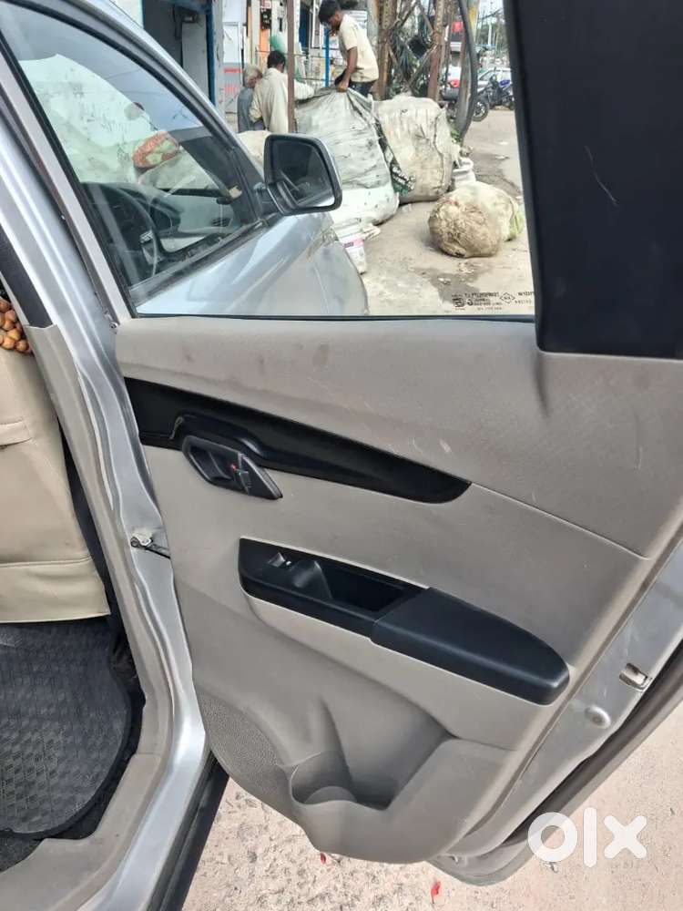 Mahindra Kuv100