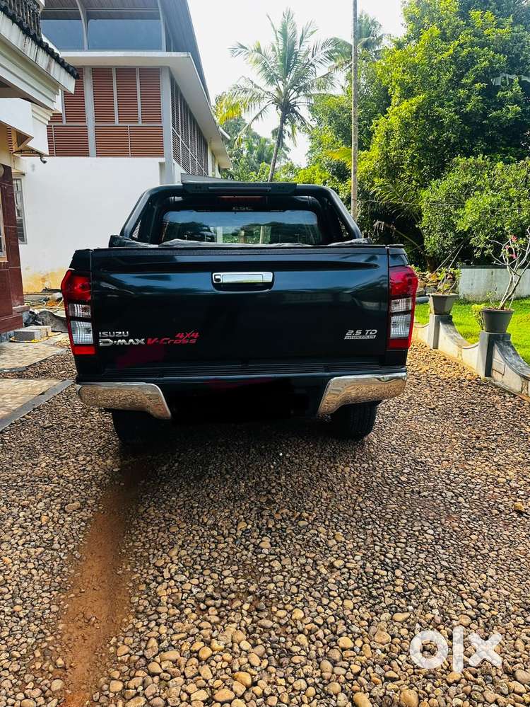 Isuzu D-max V-cross 2019
