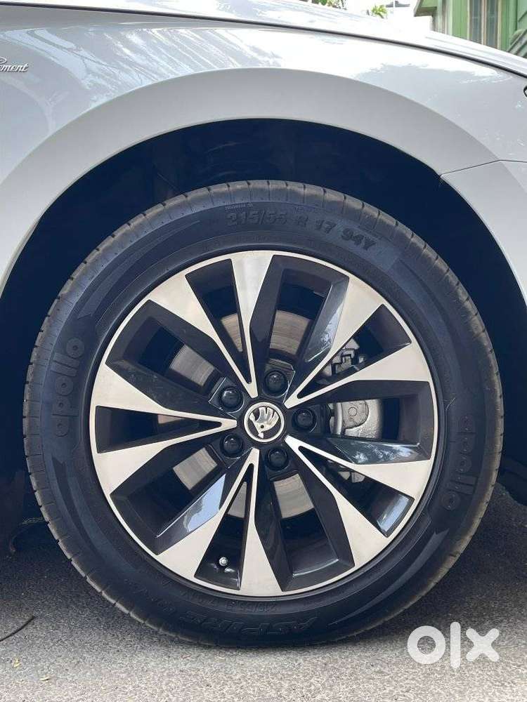 Skoda Superb 2.0 L&k Tsi At, 2023, Petrol
