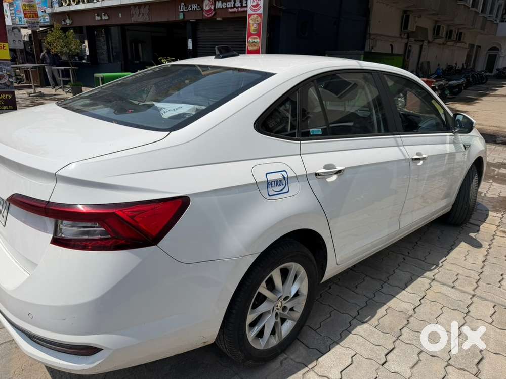 Skoda Slavia Petrol 2023
