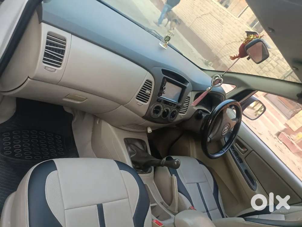 Toyota Innova 2011