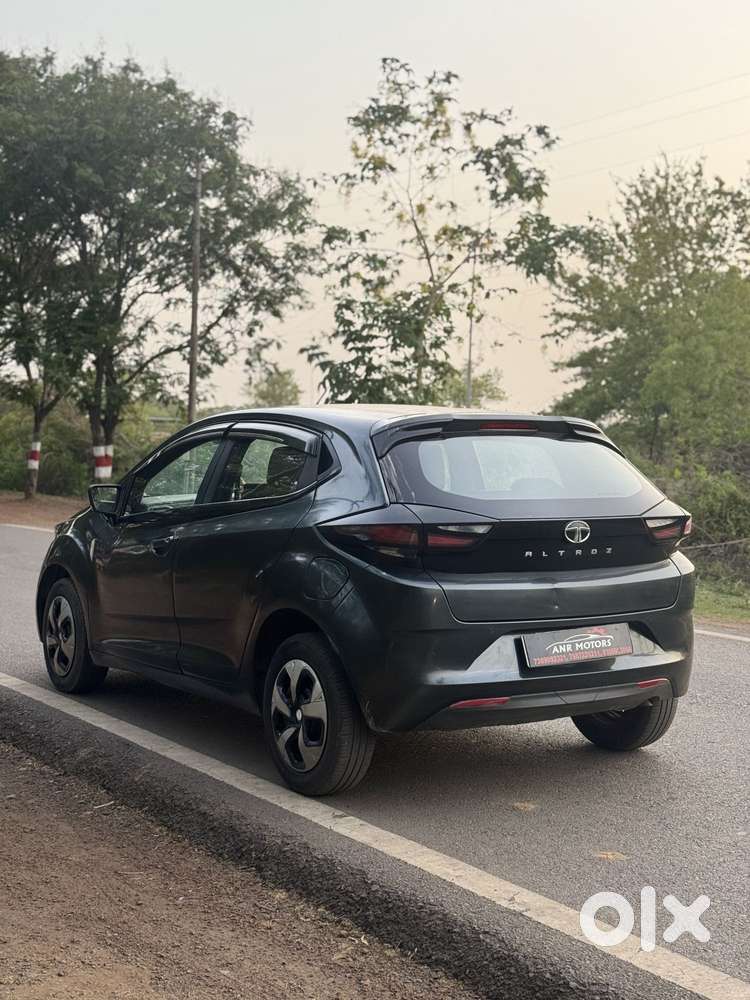 Tata Altroz 1.2 Xe, 2020, Petrol