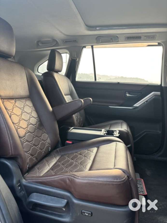 Toyota Innova Hycross 2.0 Zx Hybrid 7 Str, 2023, Petrol