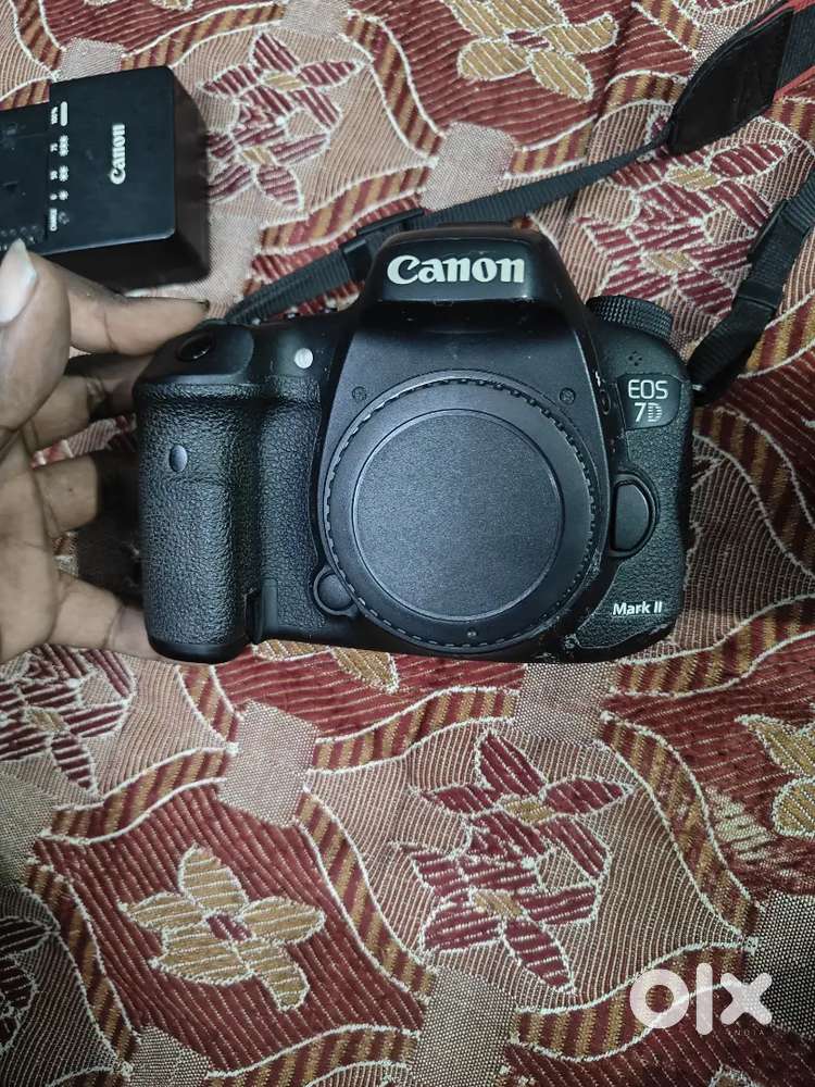 Canon 7D Mark II Camera and 18-135mm lens