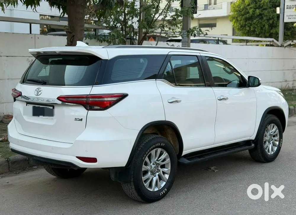 Toyota Fortuner 4×4 Manual 2024 Model