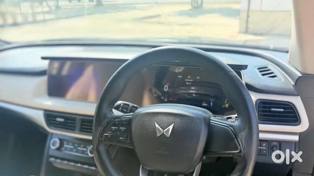 Mahindra Xuv700 2022 Diesel 79250 Km Driven