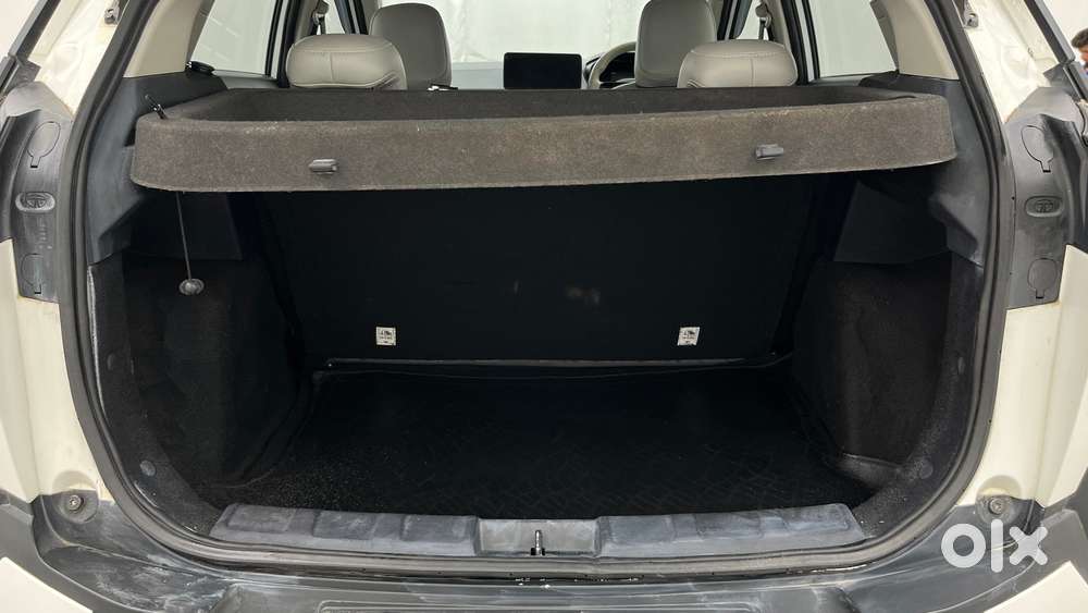 Tata Nexon Creative Plus 1.2 Revotron Petrol 6 Mt, 2023, Petrol