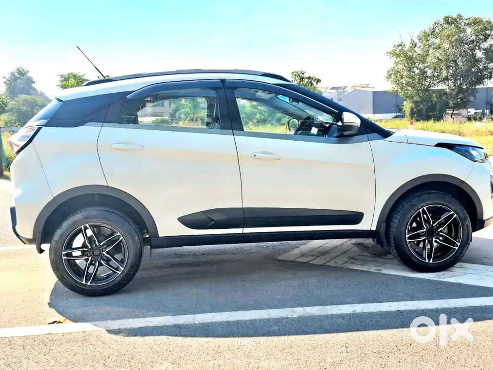 Tata Nexon Diesel Sunroof Automatic