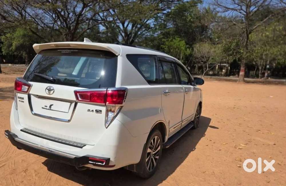 Toyota Innova Crysta  2.4g At Brand New Condition 2022