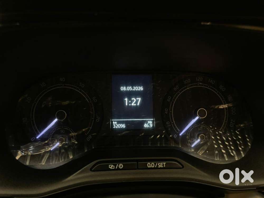 Skoda Slavia Ambition 1.0l Tsi At, 2022, Petrol