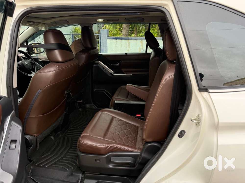 Toyota Innova Hycross 2.0 Zx Hybrid 7 Str, 2024, Petrol