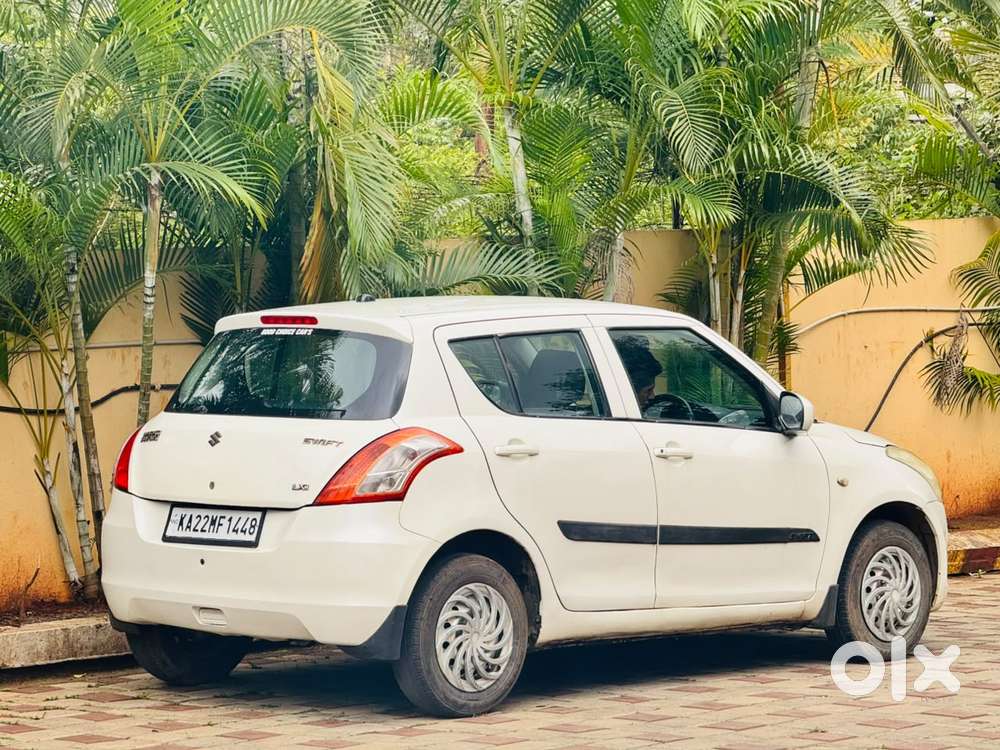 Maruti Suzuki Swift Lxi Bsiv, 2011, Petrol