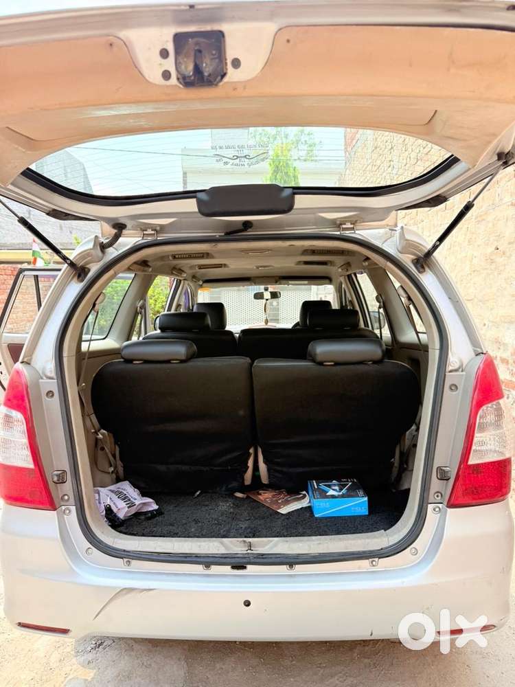 Toyota Innova 2011